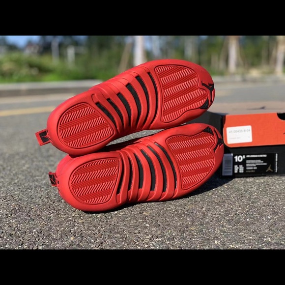 Air Jordan 12 Bulls - Picture 5 of 5